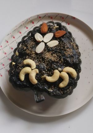 કચરીયું (Sesame Jaggery Fudge Recipe In Gujarati) રેસીપી મુખ્ય ફોટો