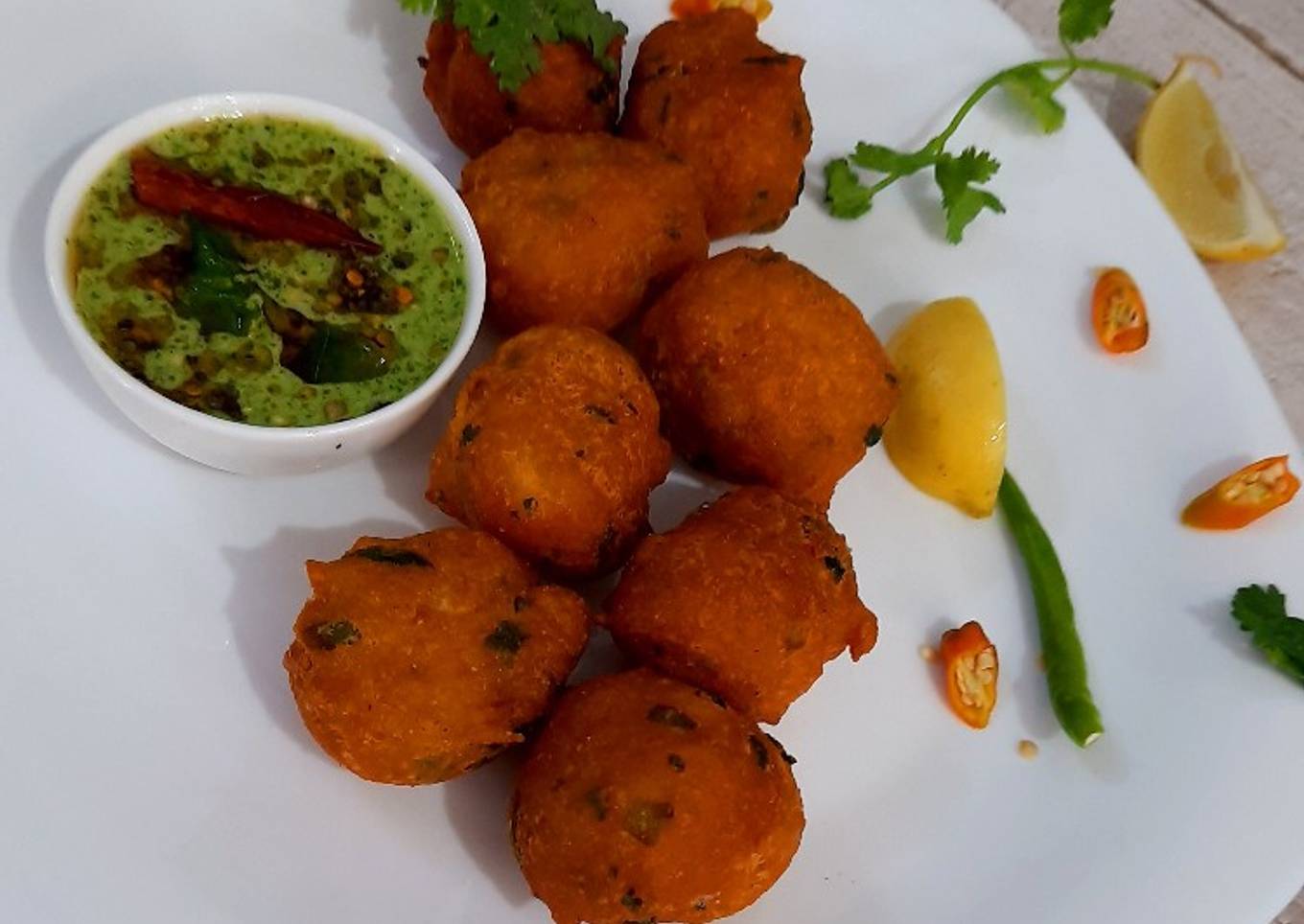 Mysore Bonda with Coconut Chutney