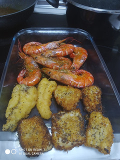Una foto de Pescado con langostinos al jengibre 😋