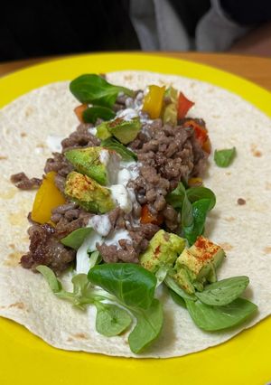Foto principal de Burritos caseros con salsa de yogur casera
