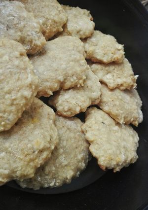 Una foto de Galletitas de avena y banana 🍌 súper fáciles y rápidas