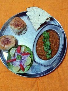 પાવ ભાજી (Pav Bhaji Recipe In Gujarati) રેસીપી મુખ્ય ફોટો