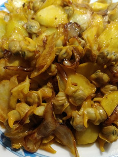 Una foto de Berberechos encebollados