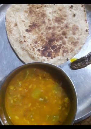 लौकी चने की दाल (Lauki chane ki dal recipe in hindi) रेसिपी मुख्य फोटो