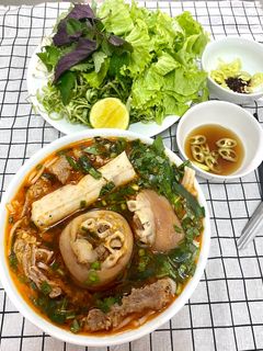 Hình của món Bún bò giò heo.