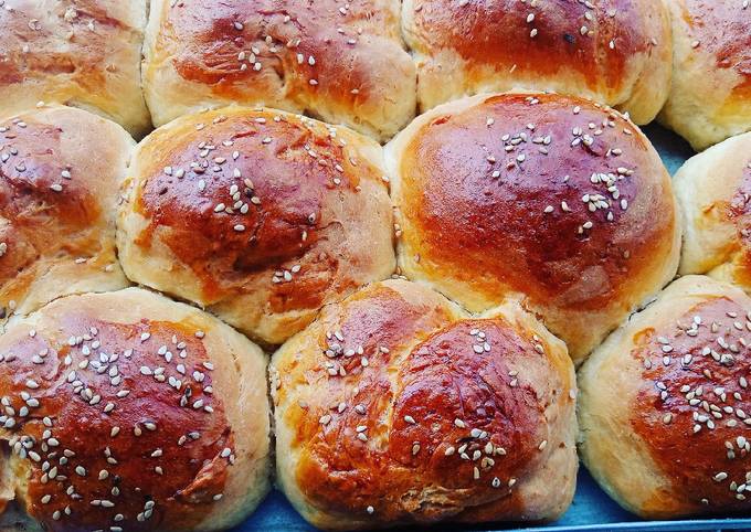 Sesame dinner rolls