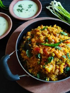 સ્વામીનારાયણ ખીચડી (Swaminarayan Khichdi Recipe In Gujarati) રેસીપી મુખ્ય ફોટો