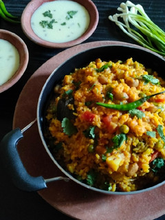 સ્વામીનારાયણ ખીચડી (Swaminarayan Khichdi Recipe In Gujarati) રેસીપી મુખ્ય ફોટો