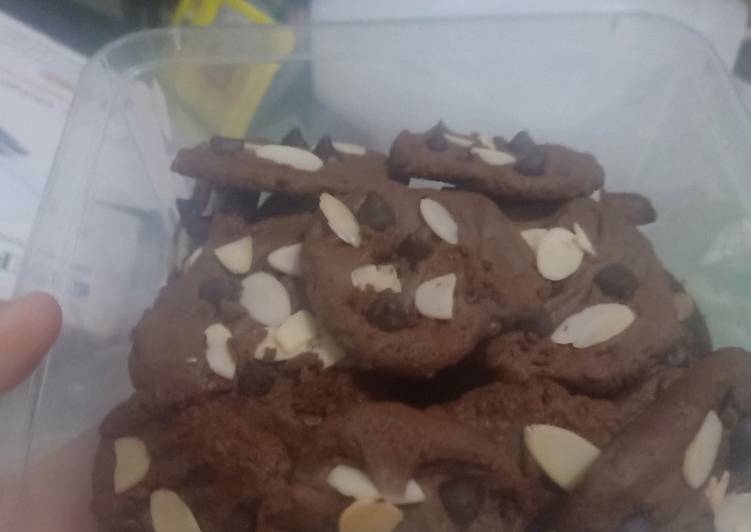 Langkah memasak Cookies coklat &almond gurih