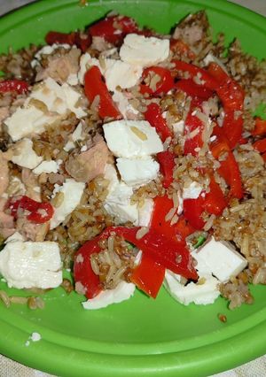 Una foto de Queso fresco con arroz integral y quinoa