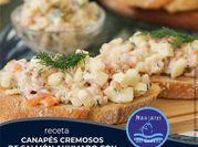 Una foto de salmón canapes