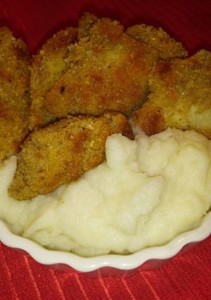 Una foto de Nuggets de pollo con puré de papas #RecetasEconomicas