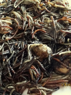 Una foto de Paella de fideos negros con rape