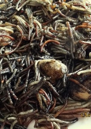 Una foto de Paella de fideos negros con rape