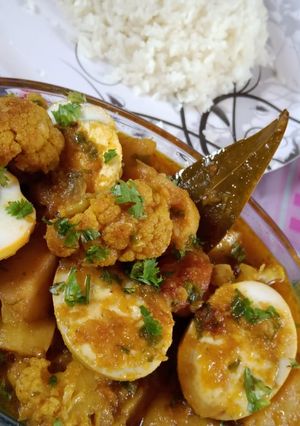ডিম ফুলকপির ঝোল(dim foolkopir jhol recipe in Bengali) রেসিপির প্রধান ছবি