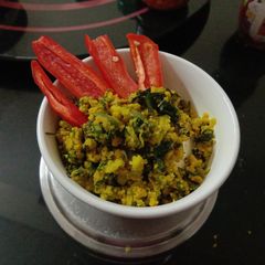 A picture of Hara pyaz mooli moghari ki sabji besan vali.