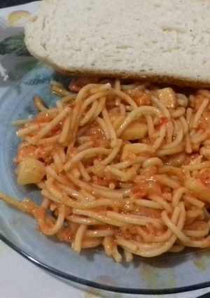 Una foto de Guiso de pollo con fideos