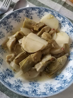 Una foto de Alcachofas con patata al limón