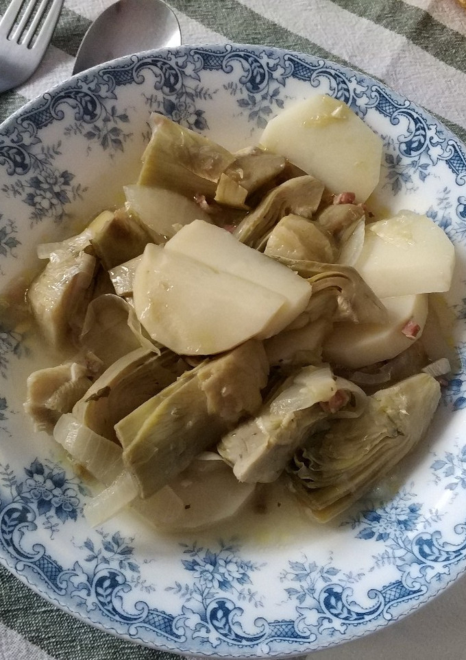 Una foto de Alcachofas con patata al limón