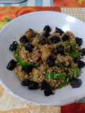 Bulgur integral con wok de champiñones Portobello, cebolla y pimiento verde