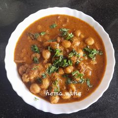 A picture of Kabuli chana masala.