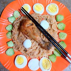 A picture of Chicken chowmein.