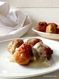 Polpette di melanzane e pane raffermo con crema al gorgonzola