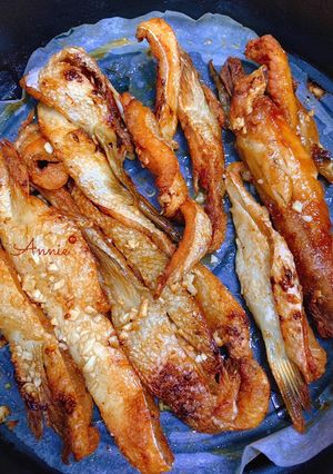 Hình của món Vây cá hồi chiên nước mắm.
