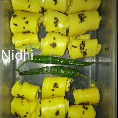 A picture of Khandvi.