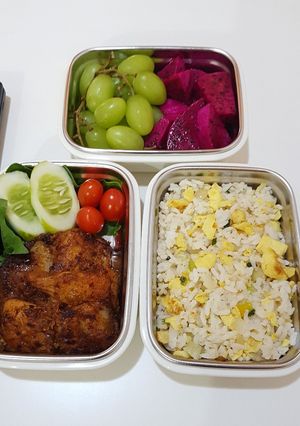 Foto resep Menu bekal 101: Nasi goreng yangchou & Ikan dori bumbu rujak