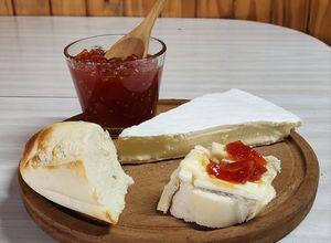 Una foto de 🍅 Mermelada casera de tomates cherry 🍅