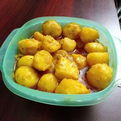 A picture of Dum aloo.