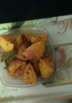 A picture of Fried dhokla.