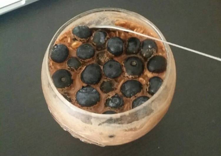 Chocolate Overnight oat with blueberries