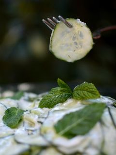 Una foto de Ensalada de pepinos y yogur