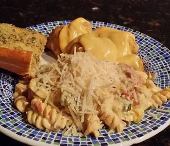 Ready to Serve Brads chicken sausage pasta w tomato basil vodka cream sauce Delicious Simple