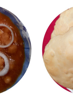 A picture of Chhola bhatura.