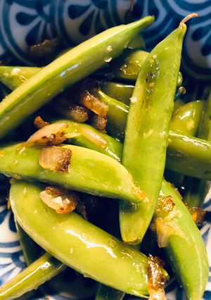 A picture of Sugar snap peas with ginger.