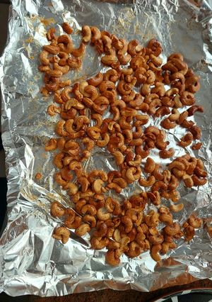 A picture of Honey roasted cashew nuts.