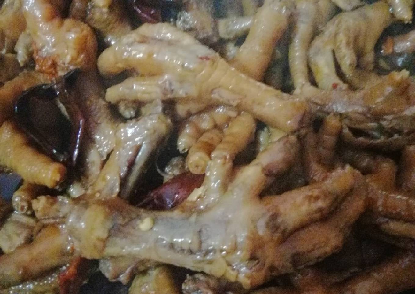 paha ayam di atas rumput