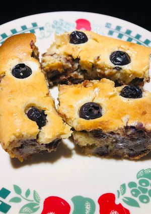 A picture of Chocolate 🍫 Chip / Blueberry Cookie 🍪 Dough Cheesecake.