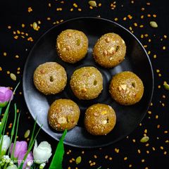 A picture of Methi Ladoo.