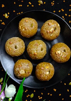 A picture of Methi Ladoo.