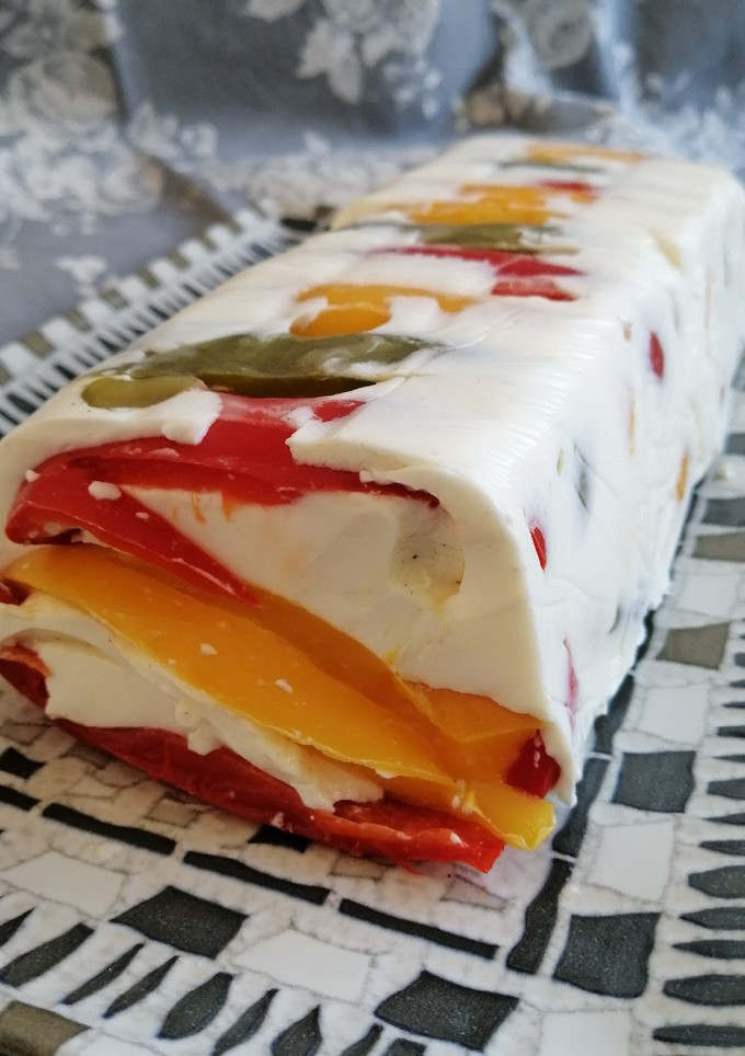 Una foto de Terrina de pimientos y queso crema