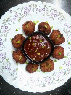 Leftover ரைஸ் மினி வடை வித் செஸ்வான் சட்னி செய்முறை முக்கிய புகைப்படம்