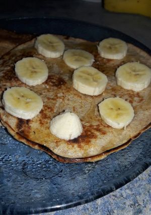 Una foto de Pancakes de avena, frutas y miel🍴