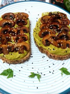 O poză a rețetei Sandwich cu guacamole 🥑și ciuperci🍄.
