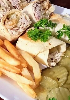 A picture of Lebanese_chicken_shawarma.