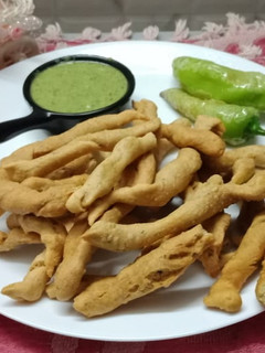વણેલા ગાંઠિયા (Vanela Gathiya Recipe in Gujarati) રેસીપી મુખ્ય ફોટો