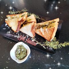 A picture of Spinach corn sandwich.